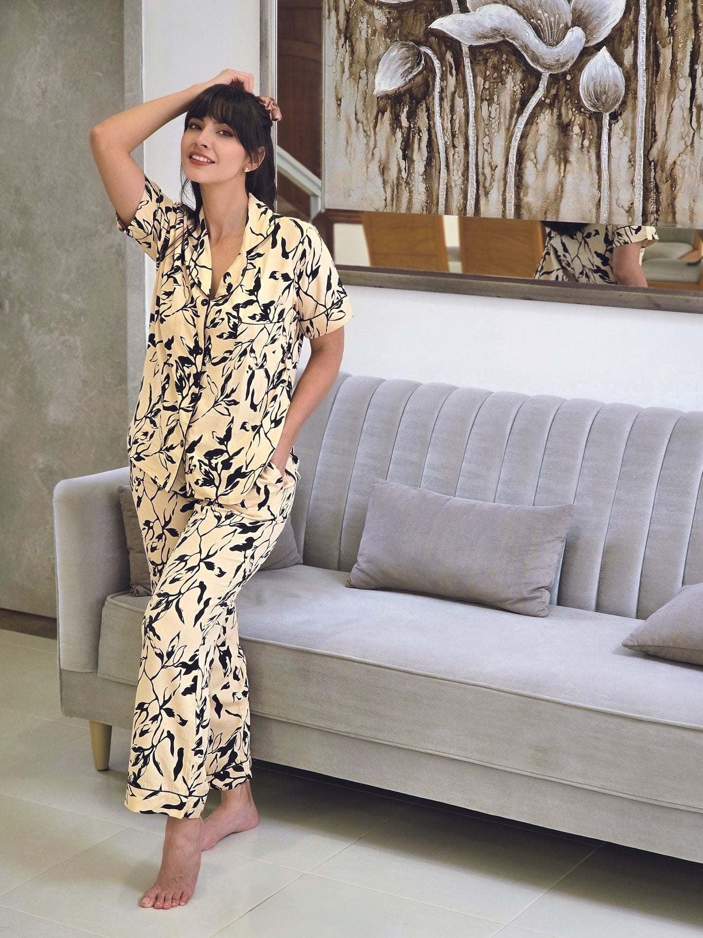 Pijama ivory con hojas negras Pantalón y camisa REF. AQUA - Estilo y confort