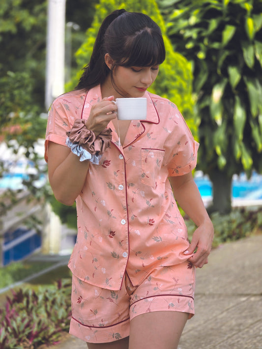 Pijama color Peach estampado floral  short y camisa REF. PRIMAVERA- Comodidad y estilo para dormir