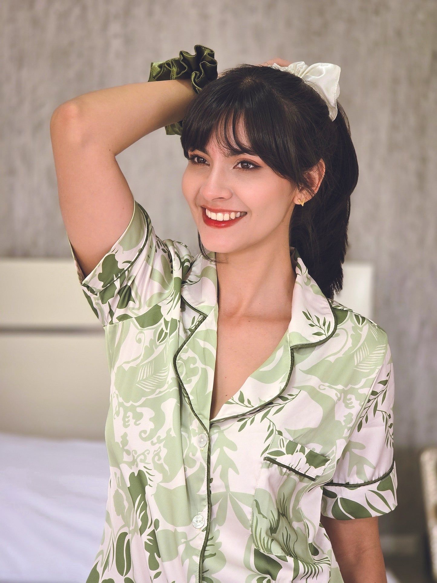 Pijama seda estampado hojas verdes Pantalón y camisa REF  VENECIA- Estilo y confort